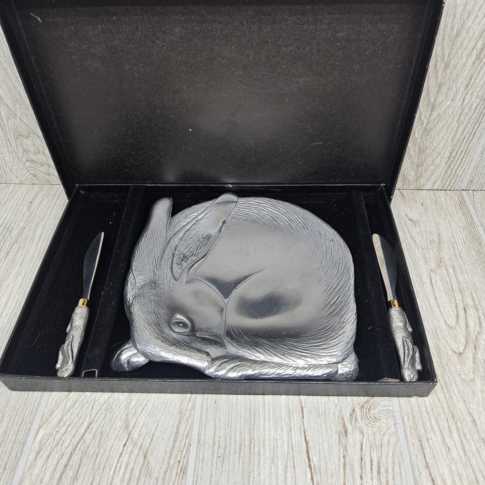 Arthur Court 1988 Aluminum Bunny Rabbit Cheese Board Tray & Spreader Set 3pc